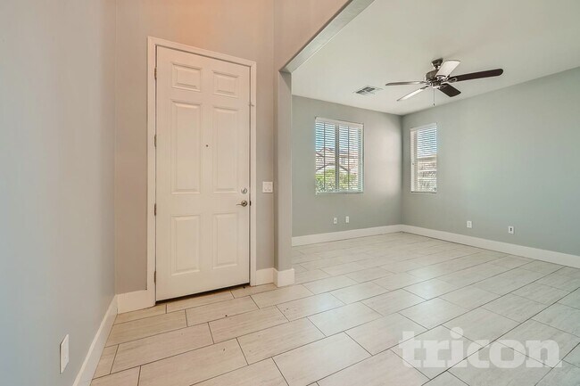 Building Photo - 678 S Desert Haven Rd