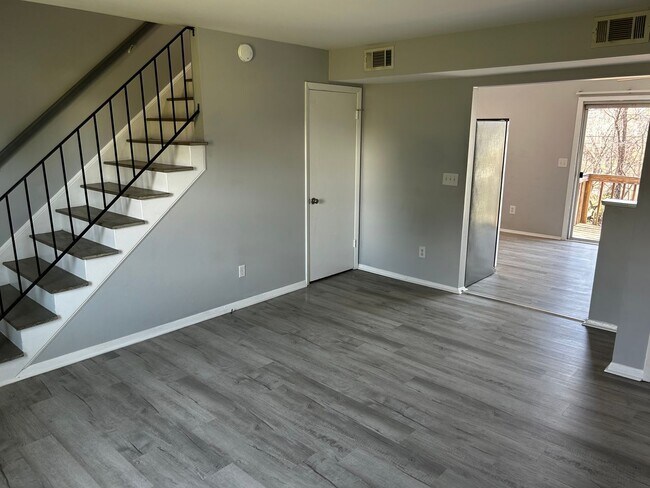 Building Photo - A-D 2223 Bailey Ave