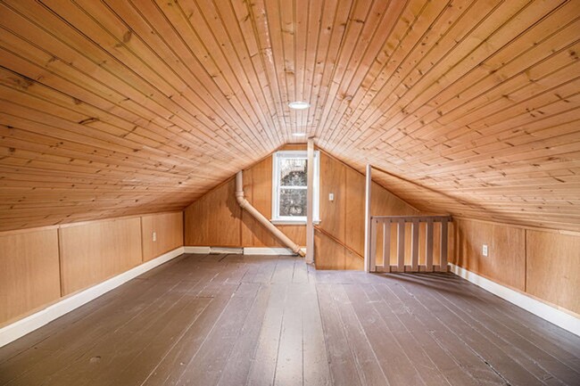 Building Photo - Charming 3-Bedroom Home in Quiet Neighborhood