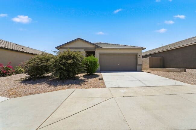 Building Photo - Modern Litchfield Park Home | 4 Bed, RV Gate + Open Kitchen