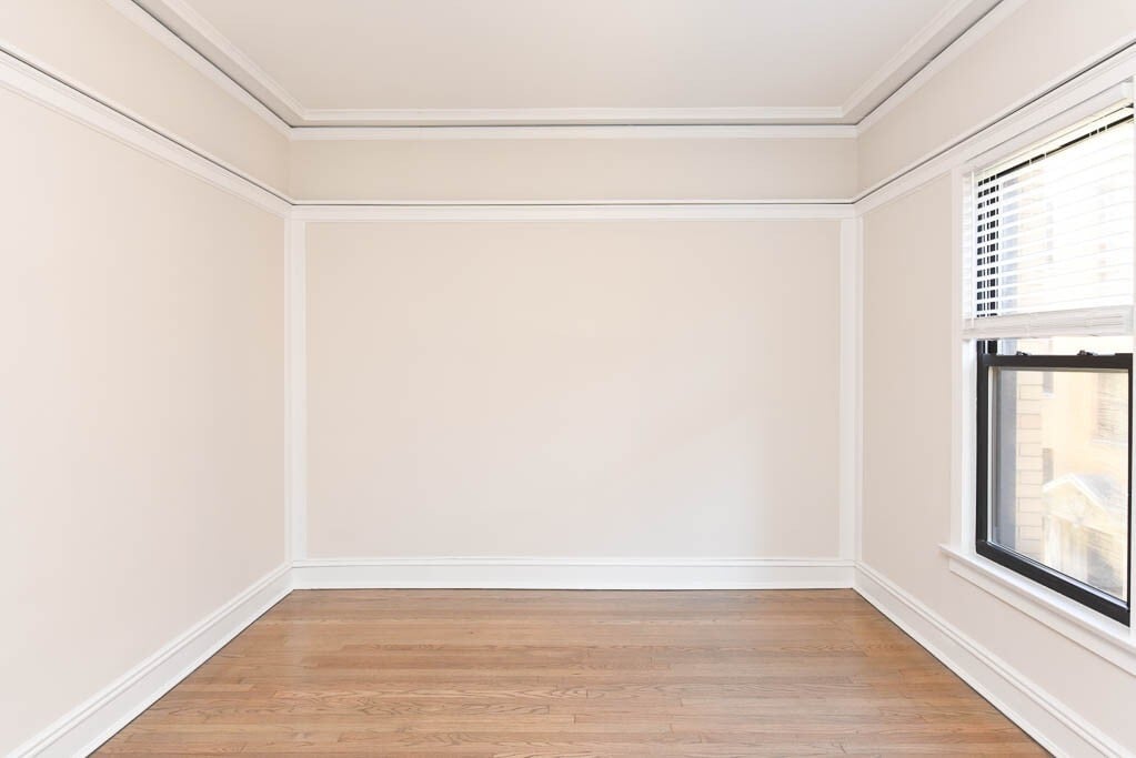 Building Photo - 2418 N Sawyer Ave