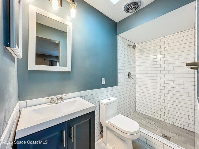 Building Photo - 2140 Emerald Ct