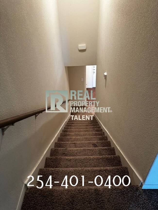 Building Photo - Charming 3-Bedroom, 2.5-Bathroom Duplex in...