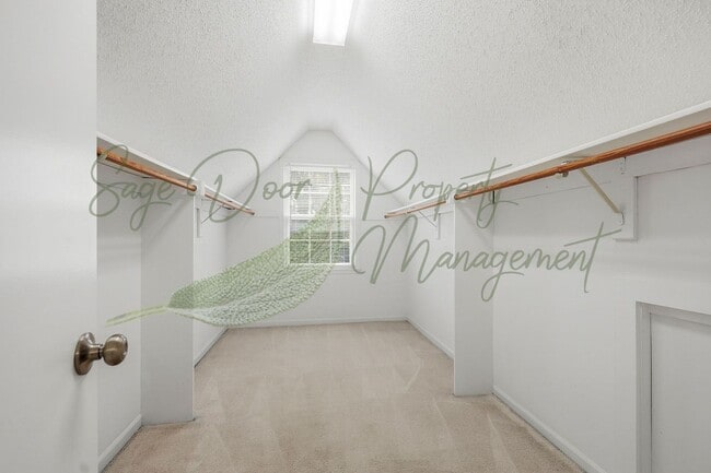 Building Photo - BEAUTIFUL HOME AVAILABLE NOW!!