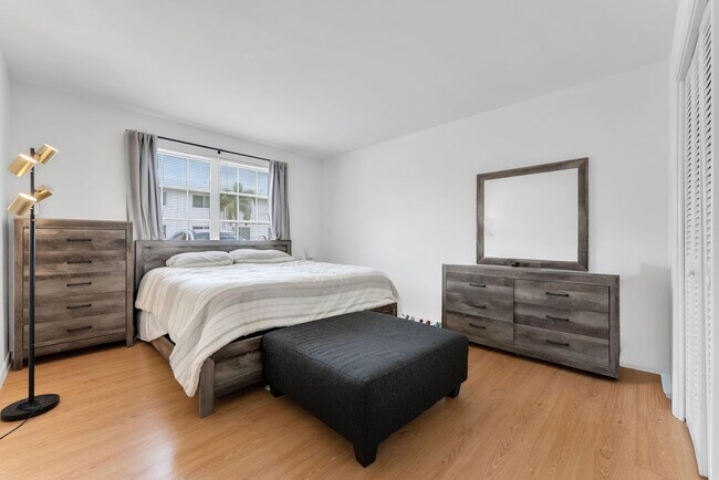 Building Photo - 1821 NE 62nd St