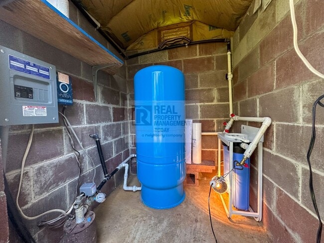 Building Photo - 2 Bed / 2 Bath Home with 4-Car Garage, Large Yard & RV Parking in Graham!