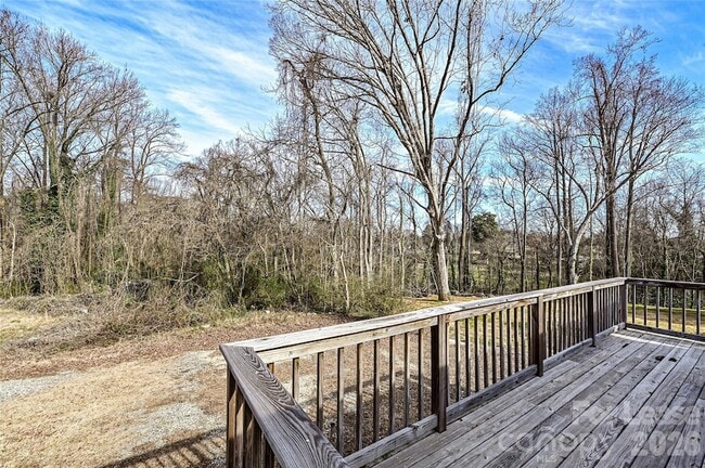 Building Photo - 1204 S Salisbury Ave