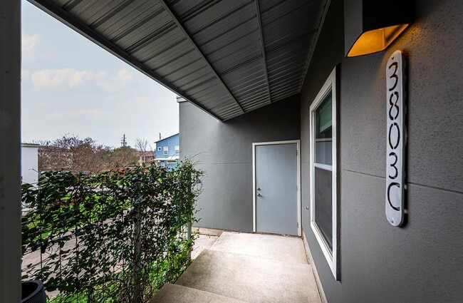 Building Photo - 3803 Byron Dr