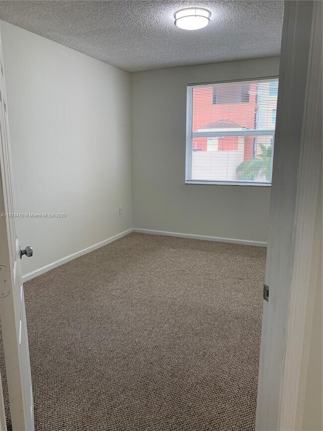 Building Photo - 17150 N Bay Rd