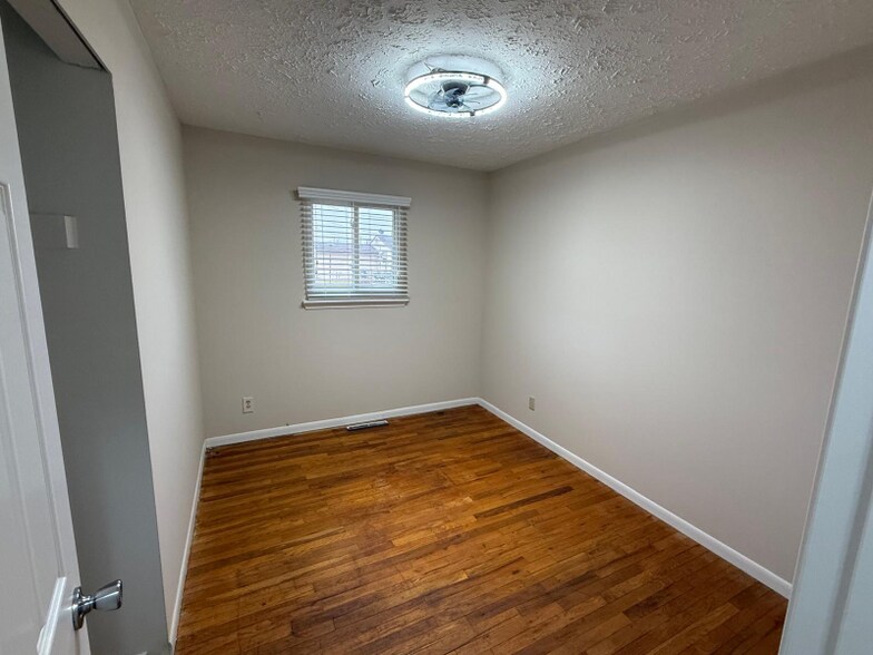 Building Photo - 555 Kirkwood Dr