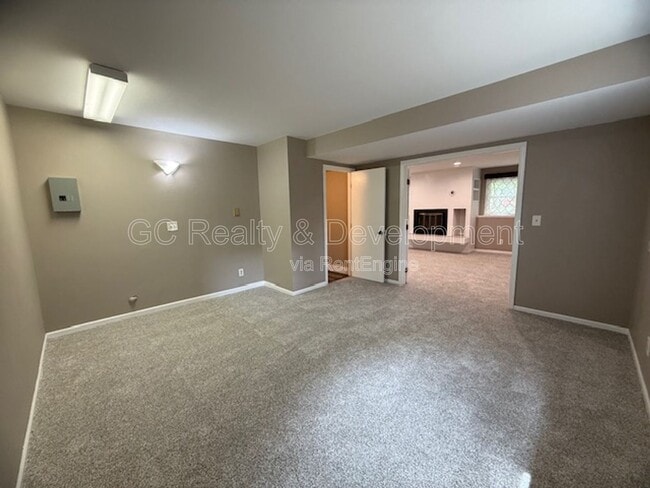 Building Photo - 530 S Prairie St