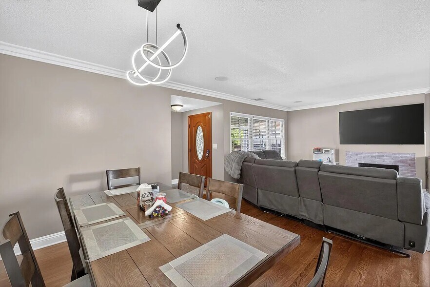 Building Photo - 2924 W 136th St