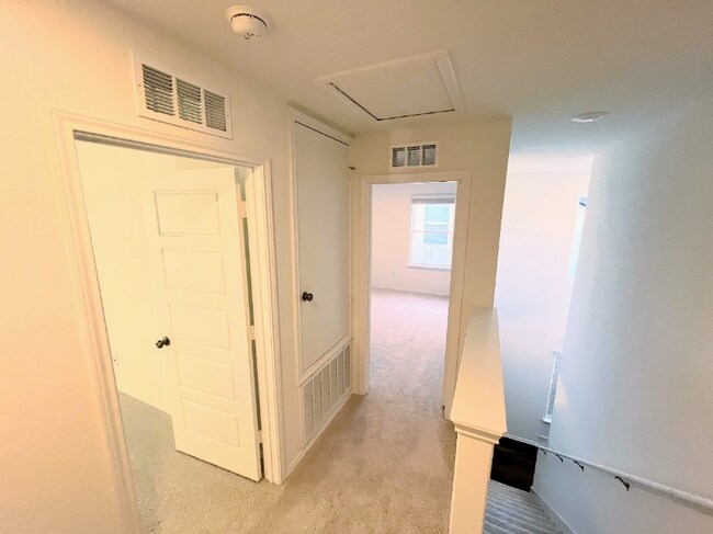 Building Photo - 743 Bluegrass Pt