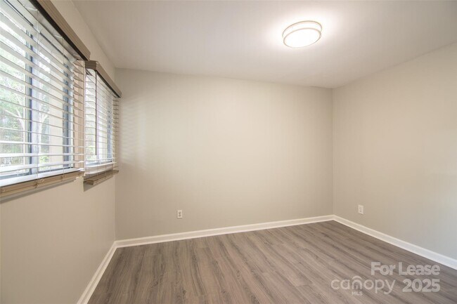 Building Photo - 7908 Horse Chestnut Ln