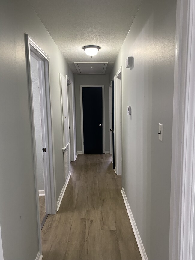 Building Photo - Park like setting in the city