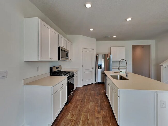 Building Photo - 675 Orellana Rd