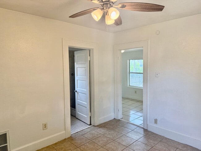 Building Photo - Affordable 2/1 located in St. Pete!