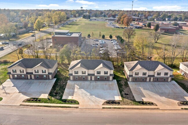 Building Photo - 1007 Glenkirk Dr