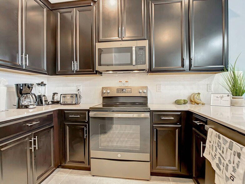 Building Photo - 1003 Splash Shot Pl