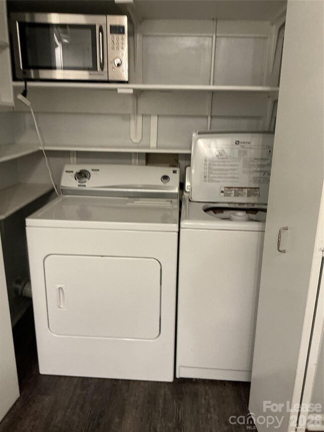 Building Photo - 415 E Broad St