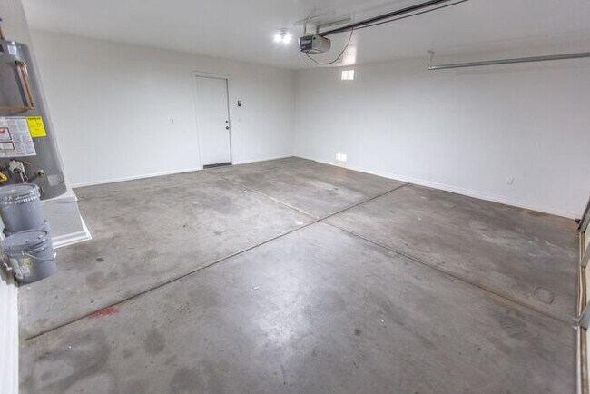 Building Photo - 41294 W Pryor Ln