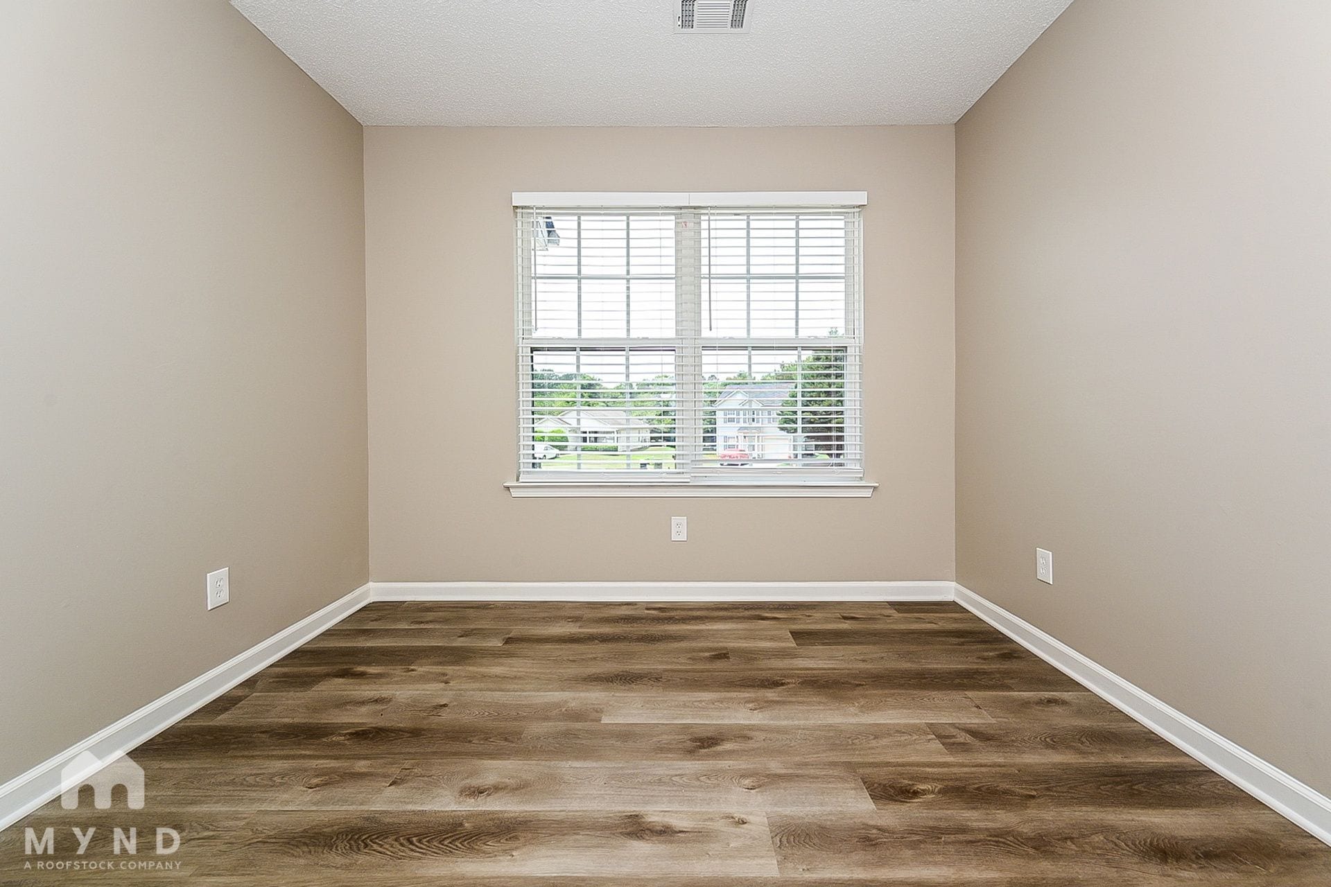 Building Photo - 1666 Hallmark Hills Dr