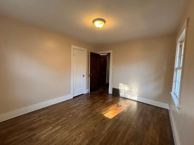 Building Photo - Available Now!  Single family home just mi...