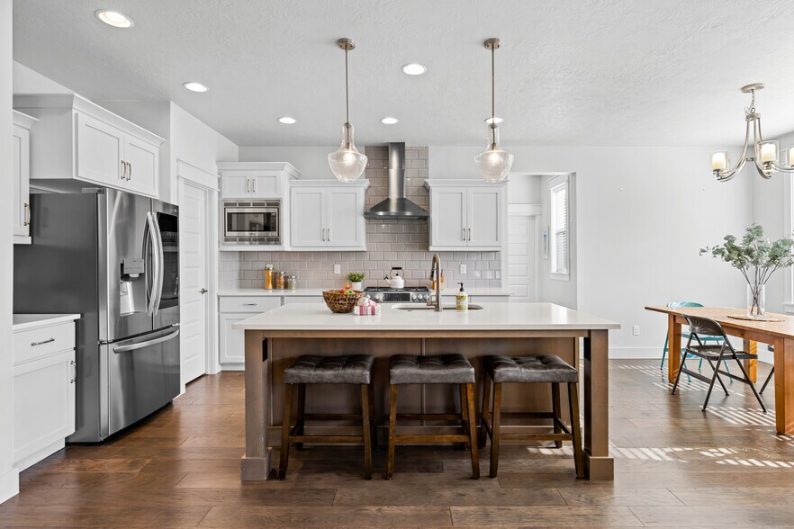 Building Photo - 4127 W Bavaria St