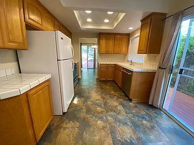 Building Photo - Well Kept 3 Bedroom, 2.5 Bath Home in High...