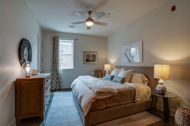 Building Photo - 210 30th Ave N