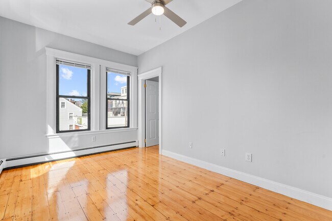 Building Photo - 106 L St