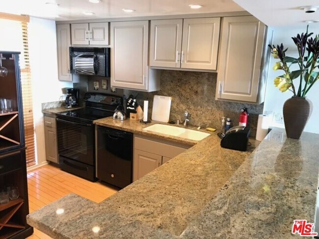 Building Photo - 4314 Marina City Dr