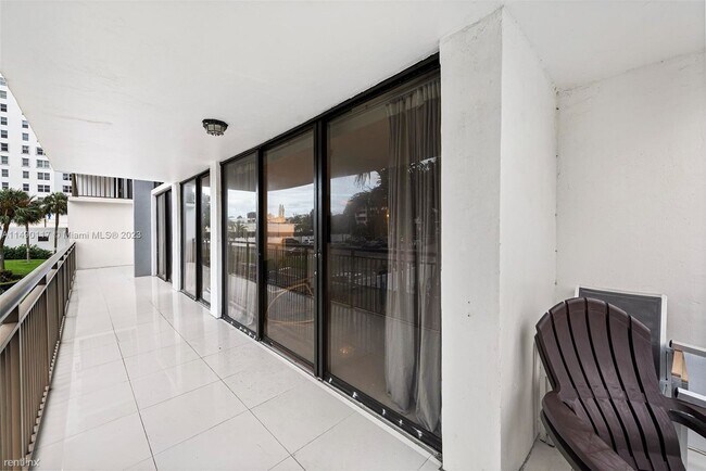 Building Photo - 3 br, 2 bath House - 3031 N Ocean Blvd Apt...