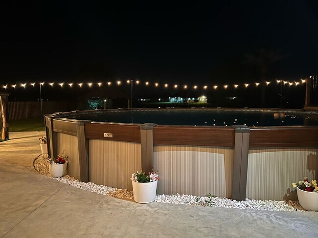 Building Photo - 3 Bedroom House in Addis with Pool, Gazebo...