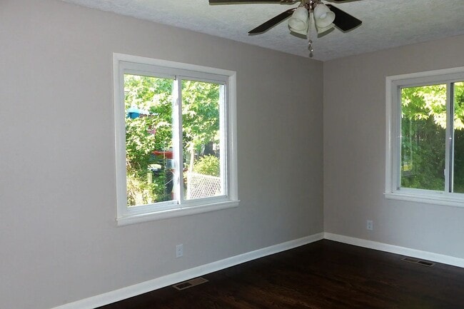 Building Photo - Charming 3 Bedroom Home Available September 1