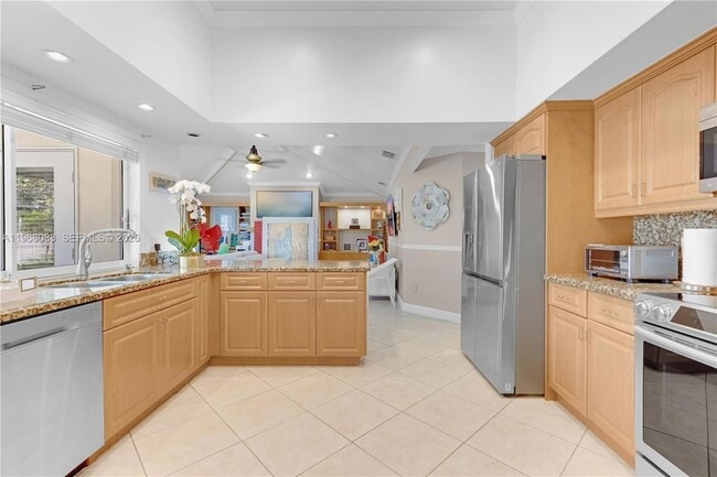 Building Photo - 5253 NW 94th Doral Pl