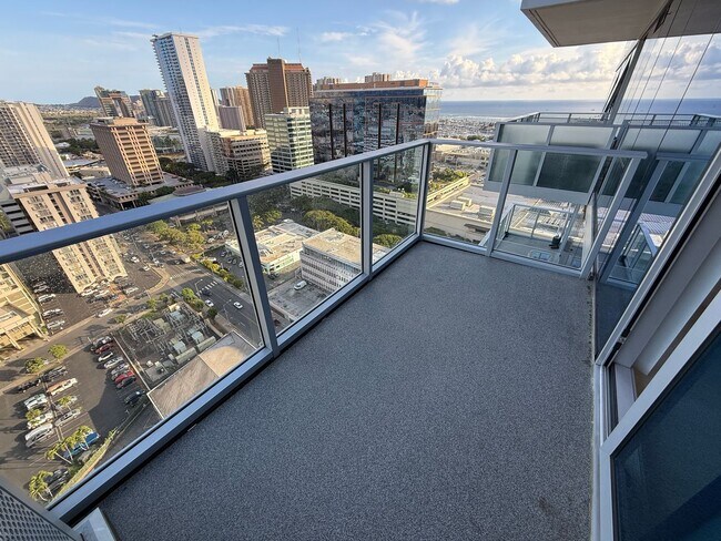 Building Photo - Azure 2405