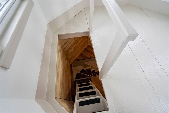 Building Photo - 6 Mt Vernon St