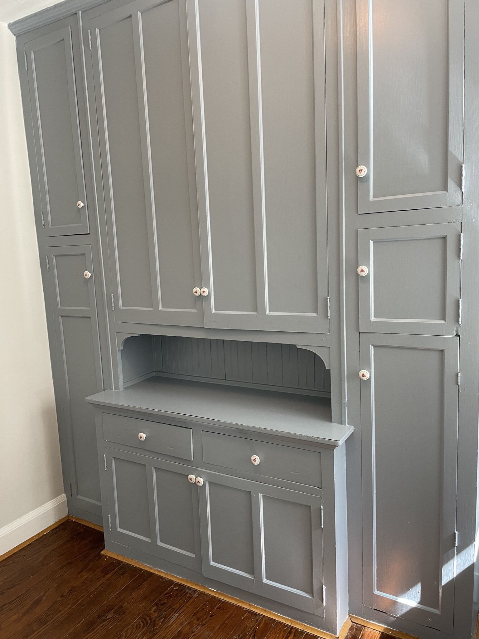 Vintage pantry with plenty of storage - 3514 Mooney Ave