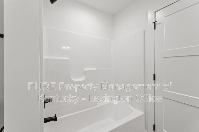 Building Photo - 340 Winding Branch Dr