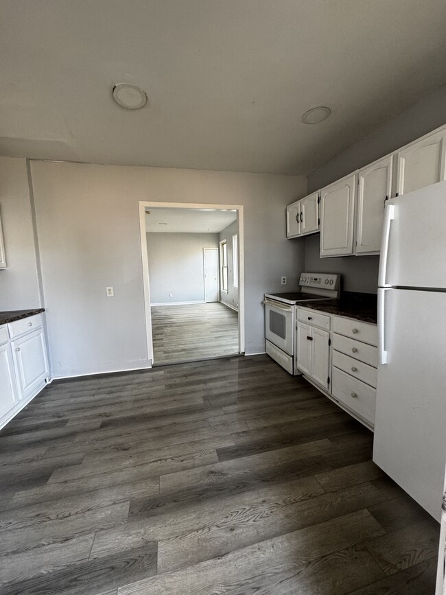 Building Photo - 537 N Queen St