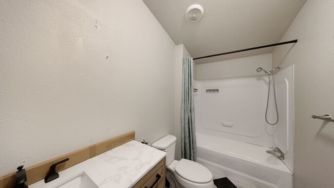 Building Photo - 3 Bed 2 Bath - Pet Friendly - NAS Whidbey