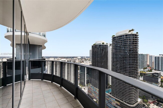 Building Photo - 1000 Brickell Plaza
