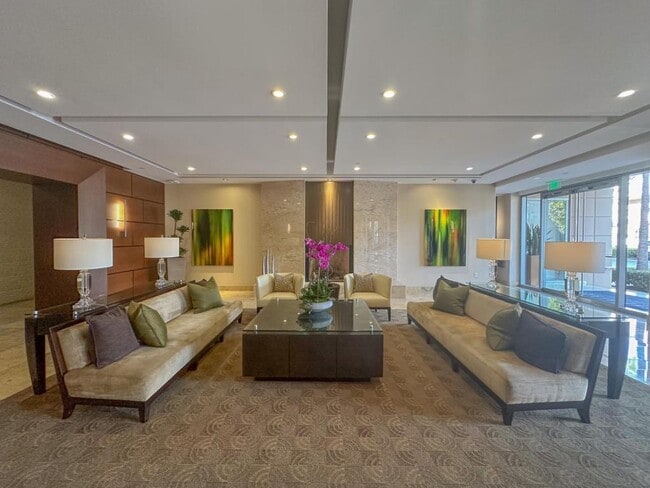 Building Photo - 5068 Scholarship