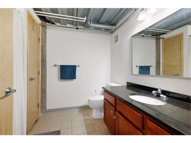 Building Photo - 521 S 7th St