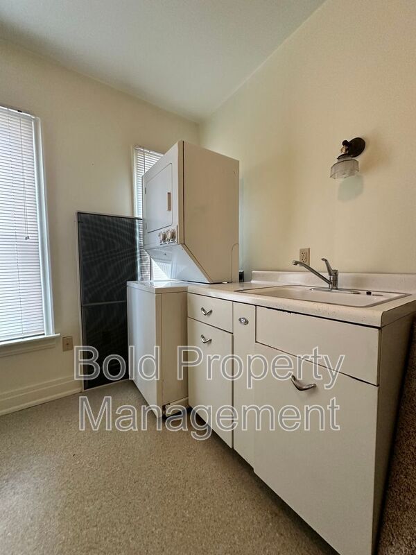Building Photo - 137 Mifflin St