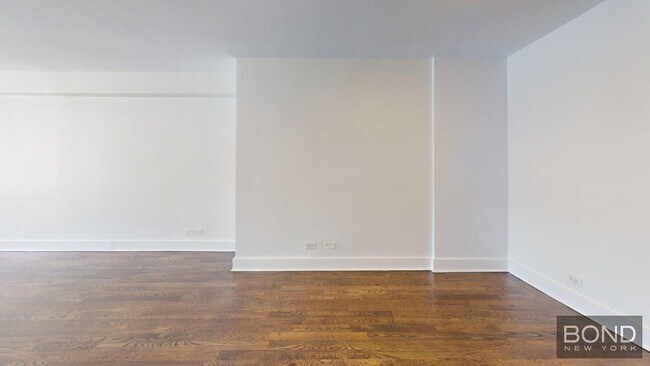 Building Photo - 220 E 63rd St