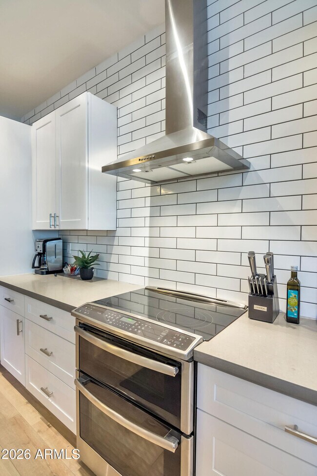 Building Photo - 7599 E Pleasant Run