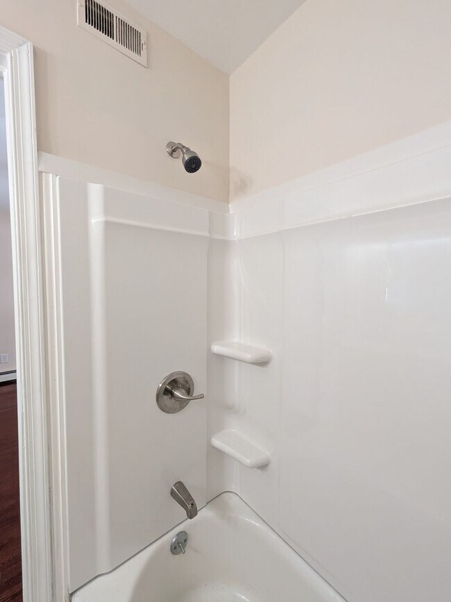 Building Photo - 416 Main St