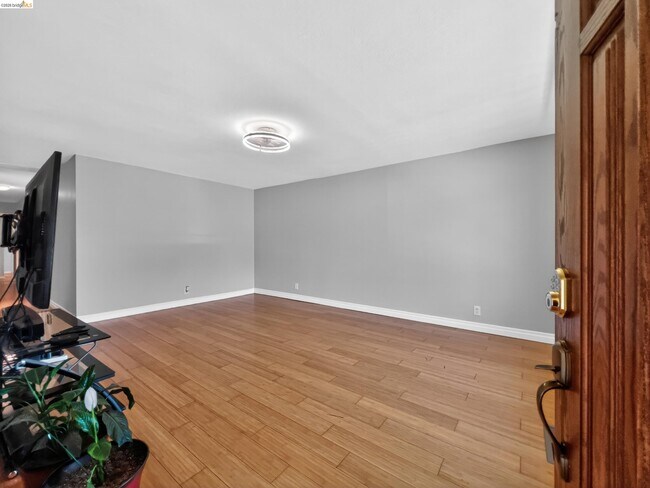 Building Photo - 2928 Rio Grande Dr